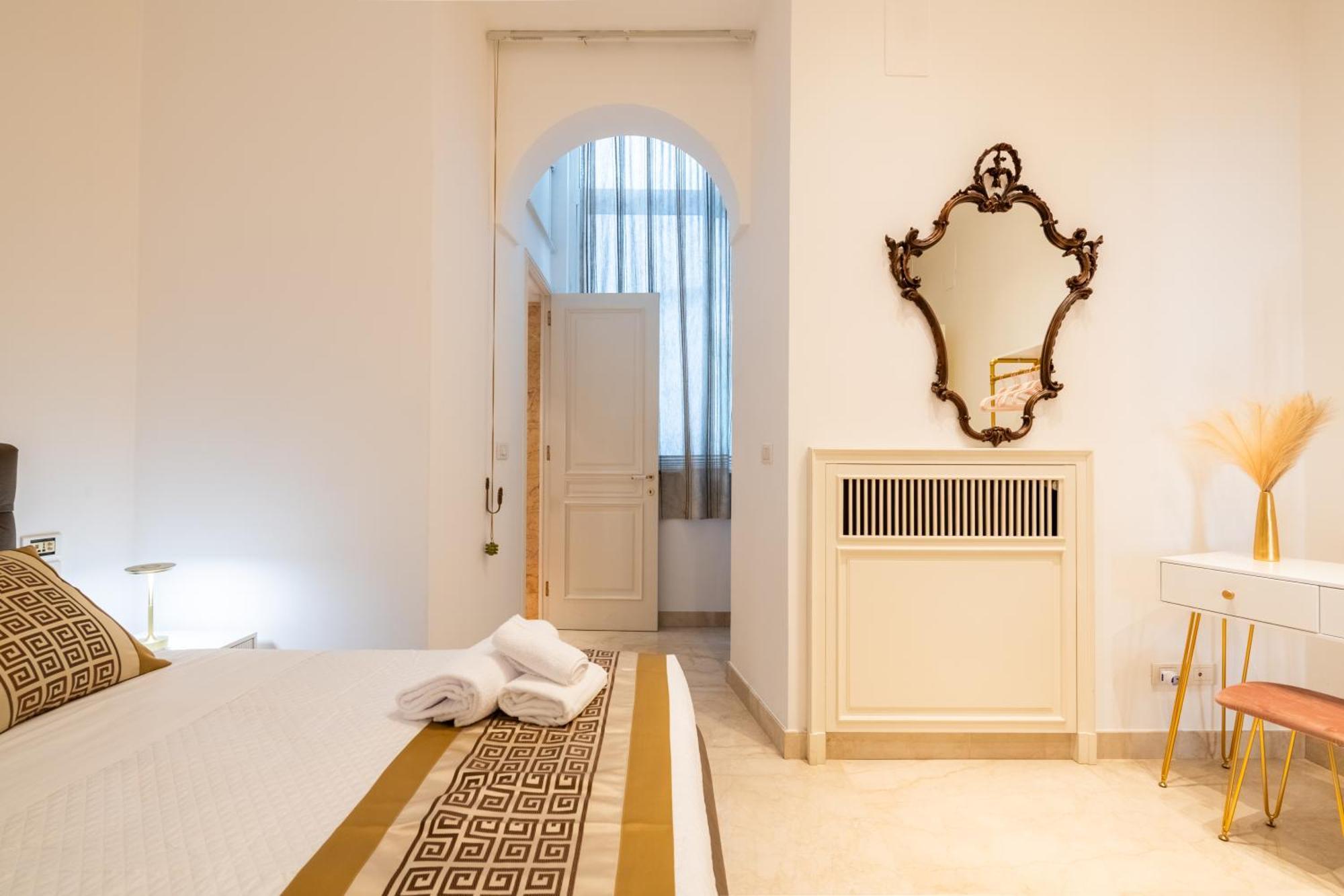 The One - Luxury Seaview With Piano Apartment